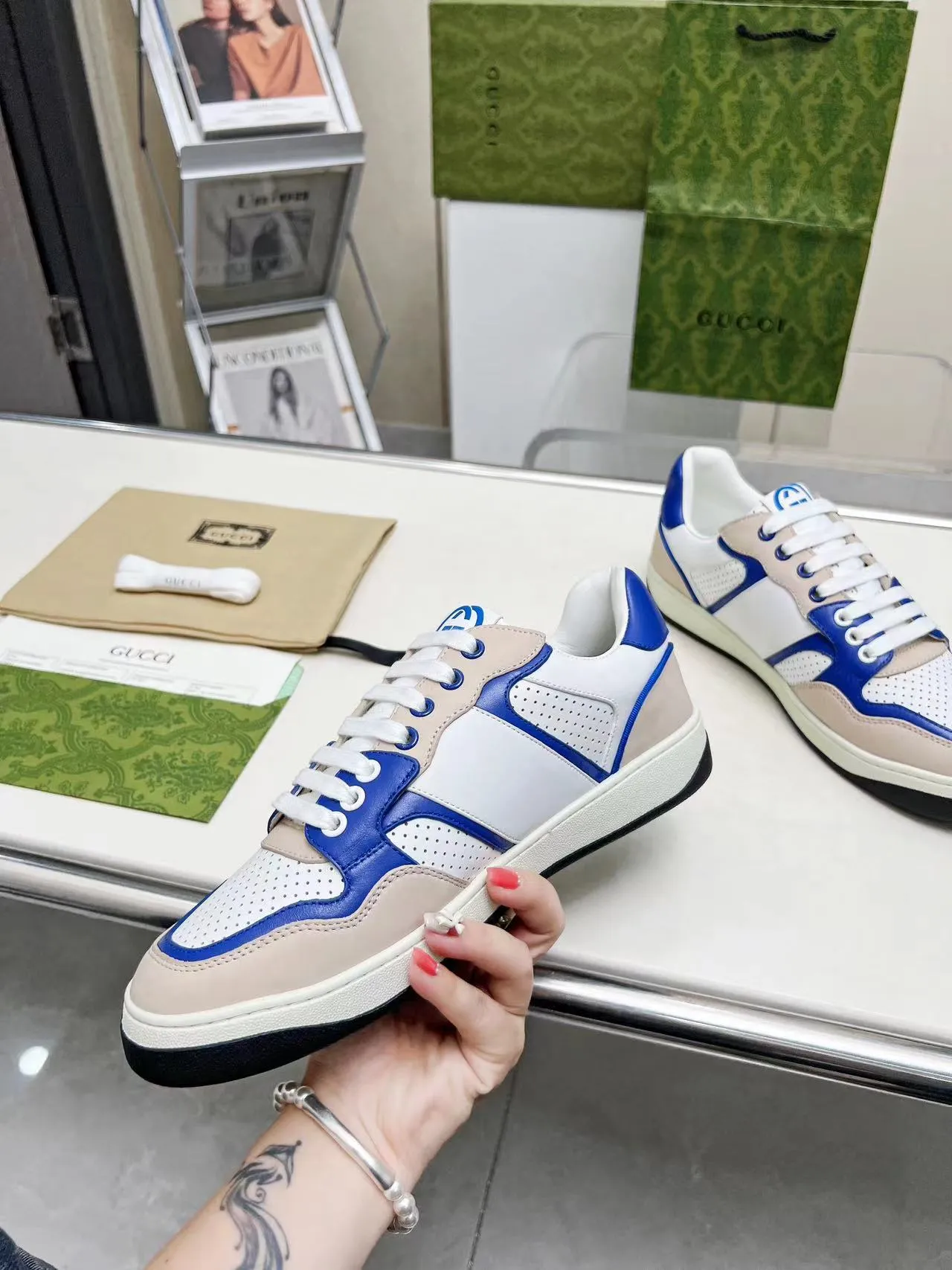 P620 💞💞Gucci G Home’s latest popular sports shoes, couple’s style, casual, retro white shoes 🌸🌸🌸 New popular series. The exquisite and compact interlocking double G logo romantically interprets the aesthetic concept of this series. Made of off-white leather, retro inspiration is cleverly blended into the sneaker design to reinterpret the brand logo. Exquisitely packaged at the delivery counter 🛍📦 ▪️Fabric: Original custom-made imported first-layer cowhide leather ▪️Lining: Original custom-made imported cowhide lining ▪️Outsole: Original molded two-color TPU outsole ▪️Size: Women's 35-40 / Men's 39-45